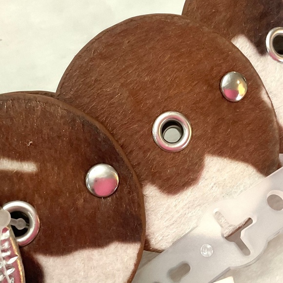 White Brown Cow Print Western Faux Cowhide Large Round Silver Buckle Belt - Picture 4 of 7